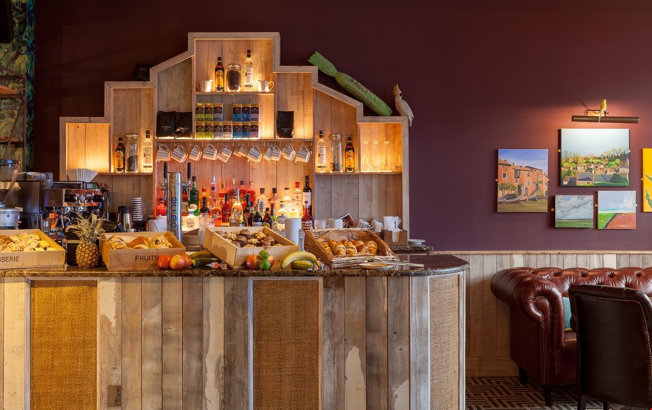 Hotel Belfast United Kingdom nomad remote 39882a3c-9831-4756-b101-38e516d42789_House Belfast - Belfast Ireland breafastbar.jpg